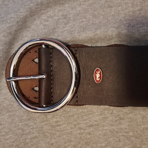 Elegant Brown Leather Belt with Silver Buckle - Picture 5 of 5